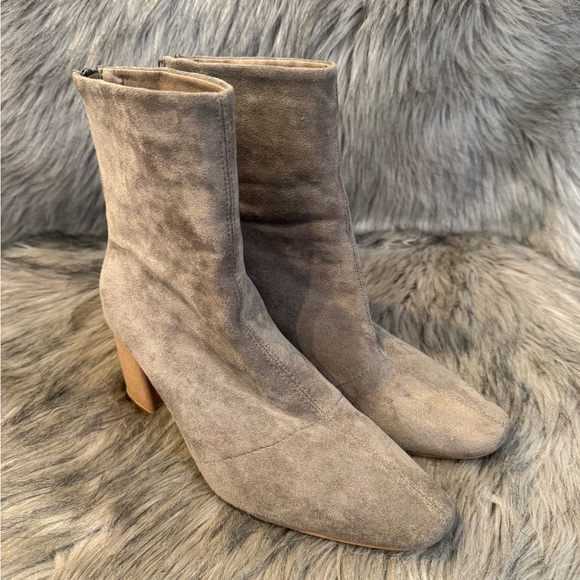 Mi.iM Elegant Taupe Faux Suede Ankle Boots Size 9 - Picture 8 of 8